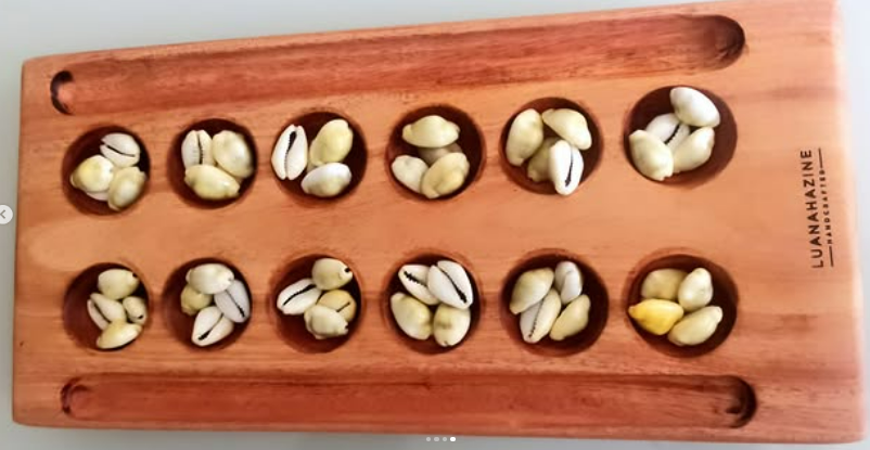Projeto customizado — Tabuleiro de jogo Mancala Aweré em madeira Mogno Africano com design exclusivo.