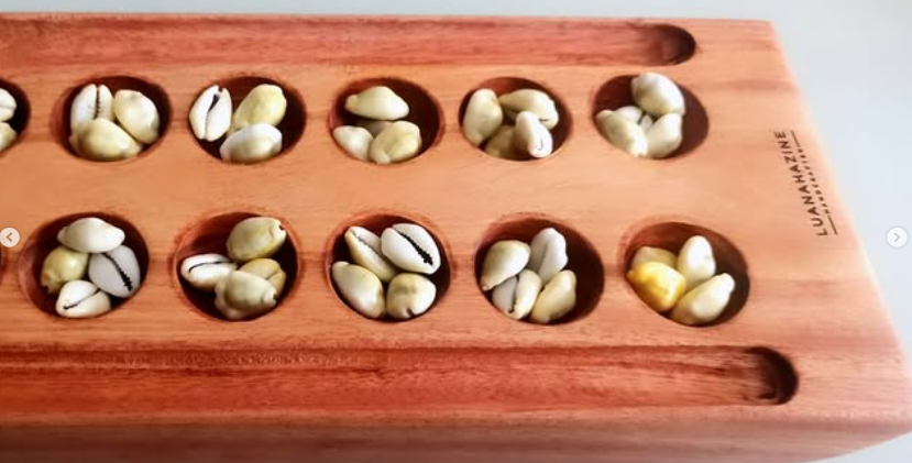 Projeto customizado — Tabuleiro de jogo Mancala Aweré em madeira Mogno Africano com design exclusivo.